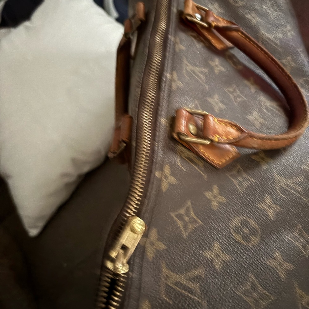 authentic  LV speedy 40..